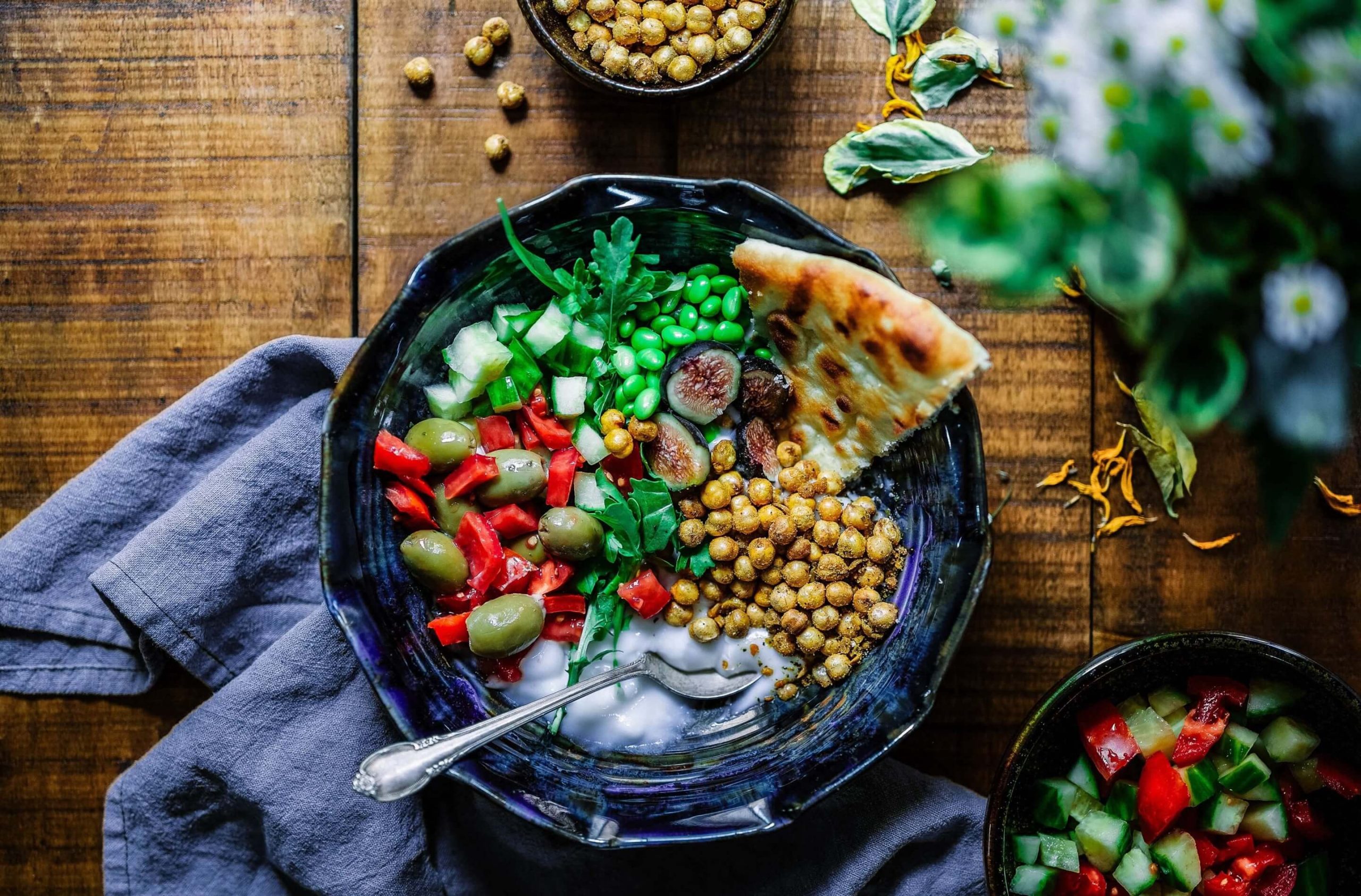 Lunch Favourite with Salad, Naan And Beans – Mirko Schuh | Reissverschluss Reparatur