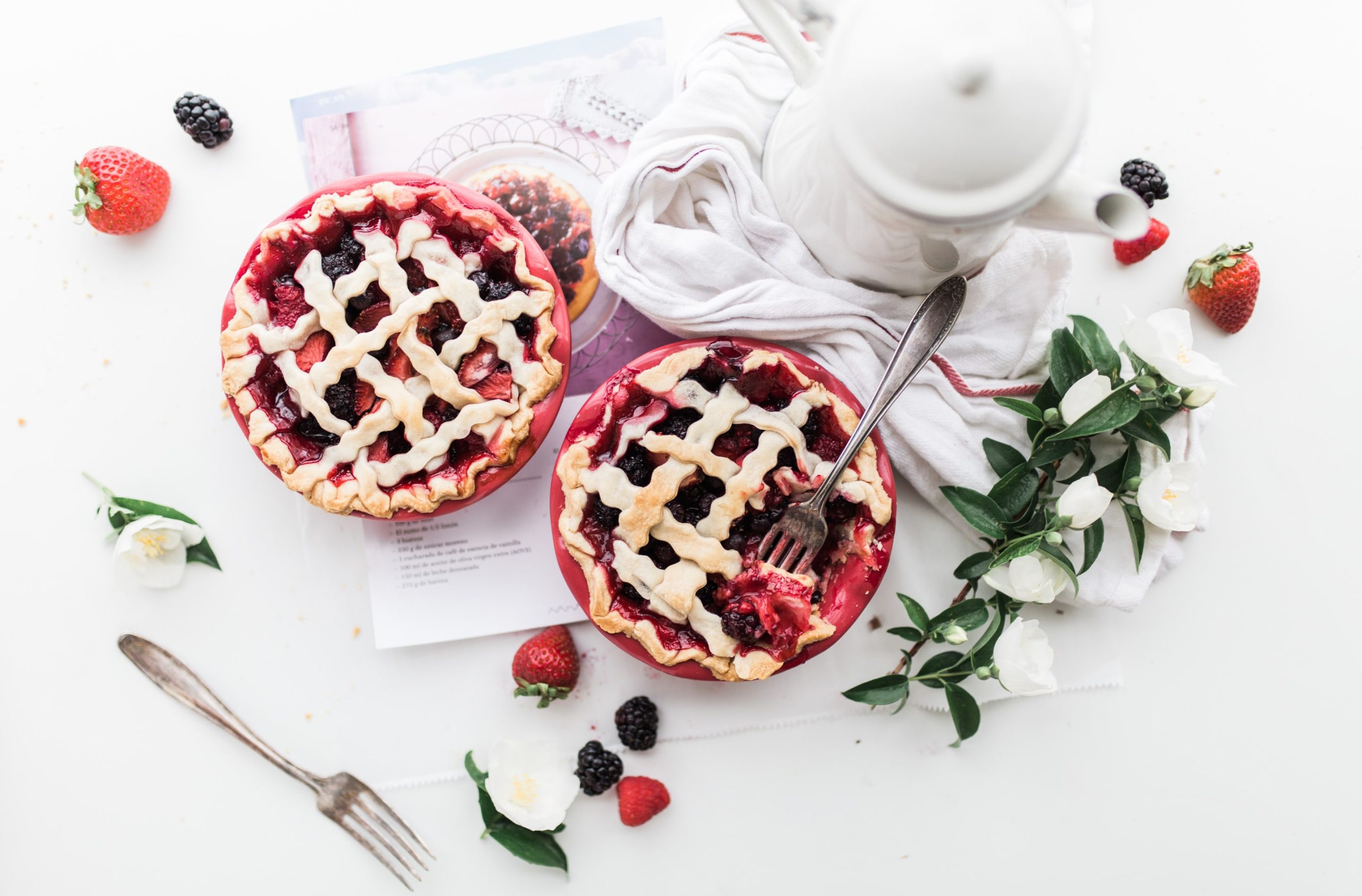 Strawberry Fruit Pies Served With Tea – Mirko Schuh | Reissverschluss Reparatur